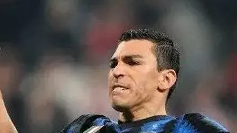 “2025年深港马拉松盛装开跑”