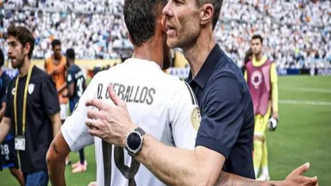 “揭秘：湖记曝东契奇传球失误，与詹姆斯扣篮未果”