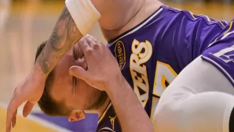 “布朗尼·詹姆斯续约4年共赚7900万，开启新秀征程”